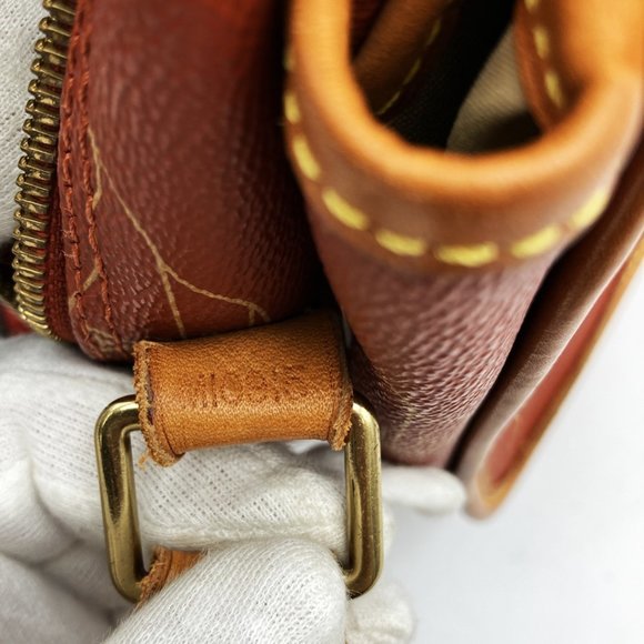 LOUIS VUITTON Orange Leather Shoulder Bag - Picture 10 of 16